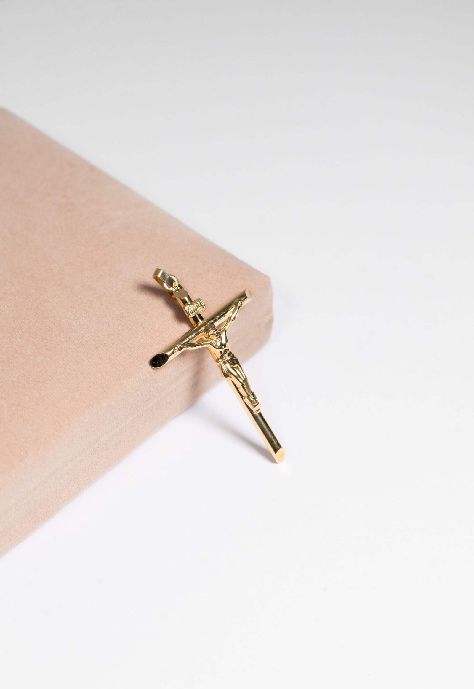 Dije de cruz con Cristo - Image 4